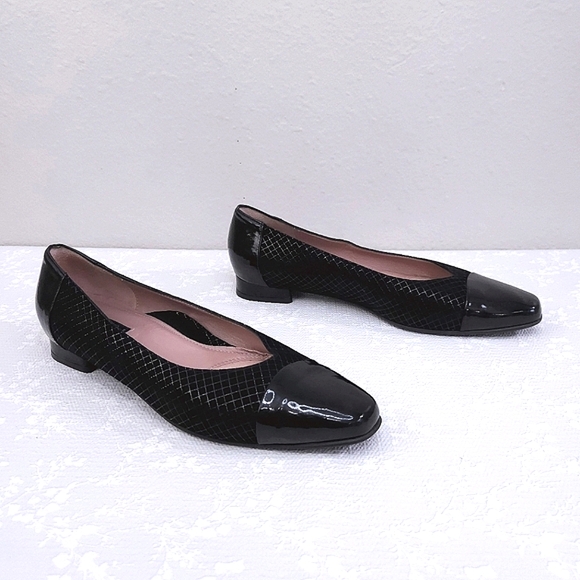 BeautiFeel Karen Cap Toe Flats - Picture 1 of 9